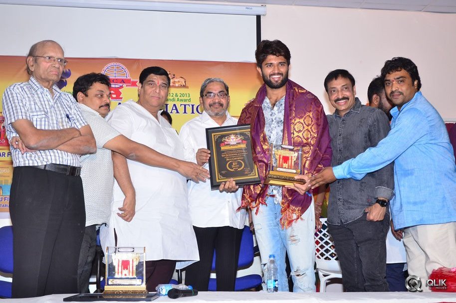 Film-Critics-Association-Felicitates-Shatamanam-Bhavati-And-Pelli-Choopulu-Movie-Teams